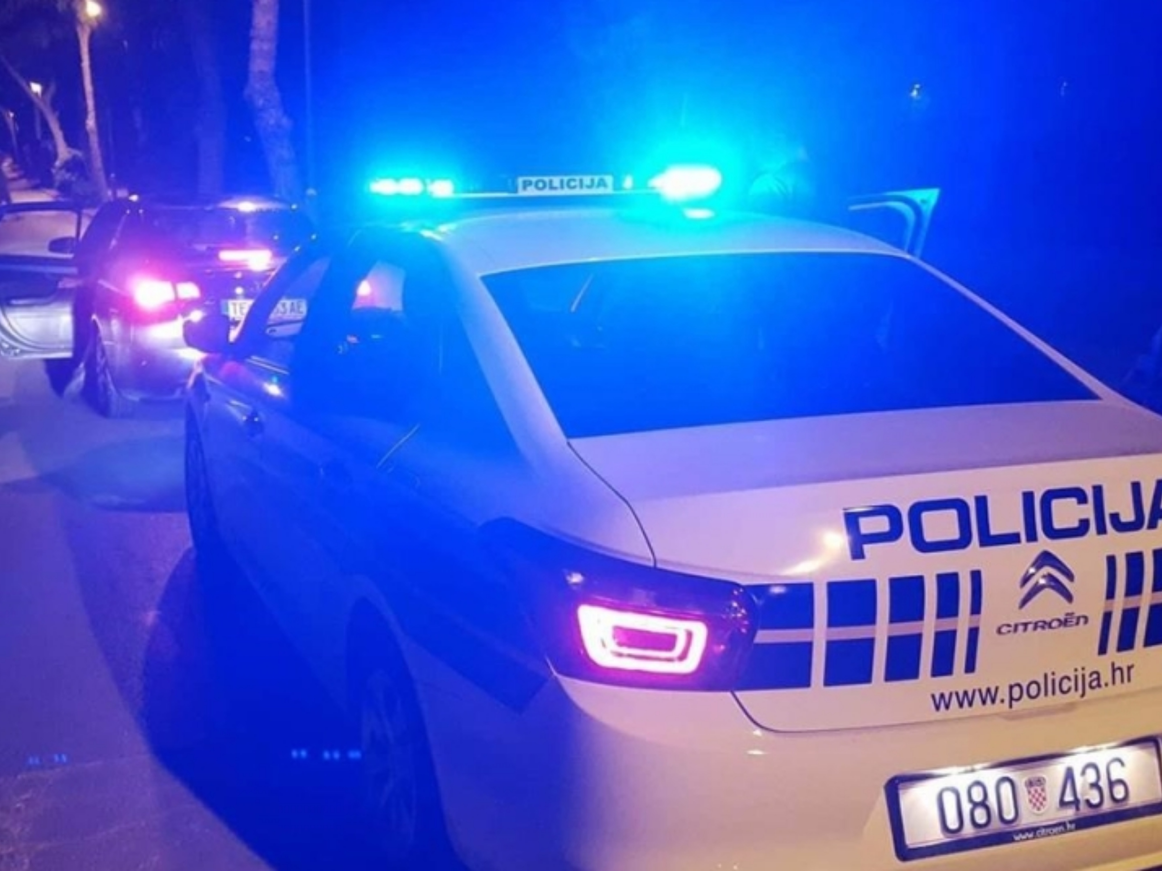 POTJERA U PUTINIMA Pijani vozač se oglušio na znakove policije, poslije odbio alkotest...